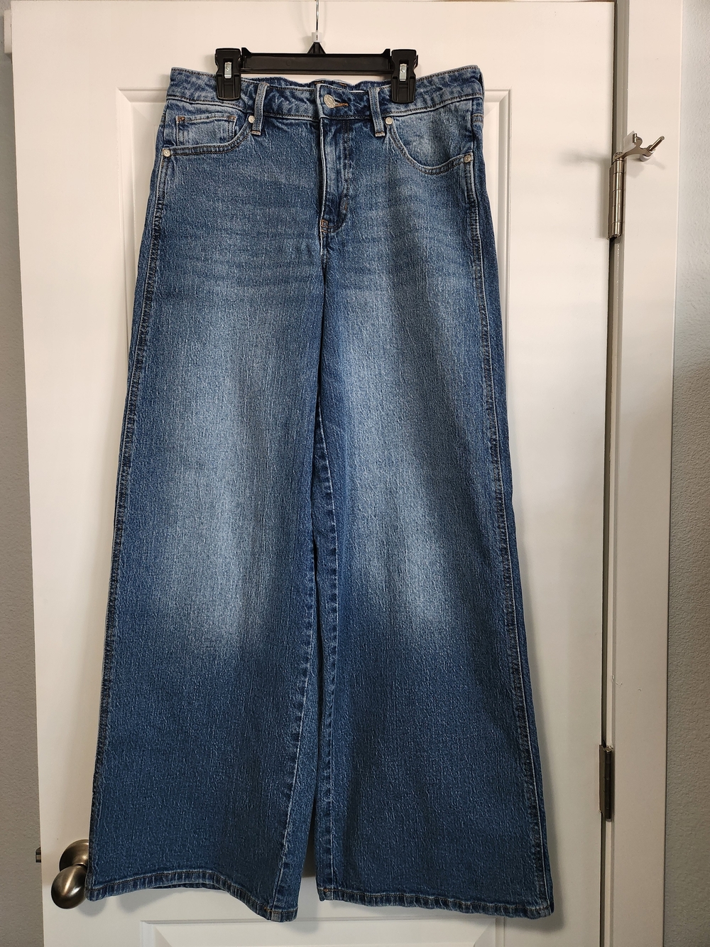 Celebrity Pink Wide-Leg Jeans in Faded Blue